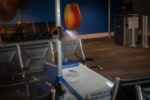 Pratt Miller Mopility演示了Larad消毒机器人在大急流机场