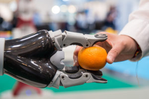 IFR报告称，服务机器人在全球的销售增长了32%，其中外科手术和物流系统销售增长最快