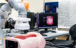 利兹大学的科学家研制出机器人辅助的半自主结肠镜检查