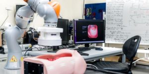 利兹大学的科学家开发了机器人辅助的半自主结肠镜检查