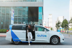 AutoX在中国深圳部署首支完全无人驾驶的机器人出租车车队