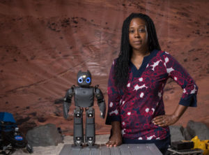 性别、种族和机器人的作者Ayanna Howard描述了如何识别和对抗偏见